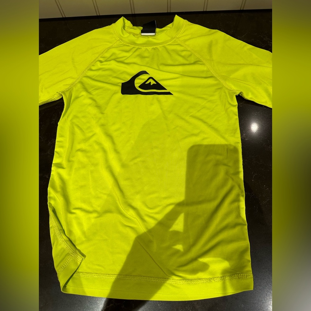 QUIKSILVER Boys Size Small Lime Green Short Sleeve Tee Shirt Board Shirt